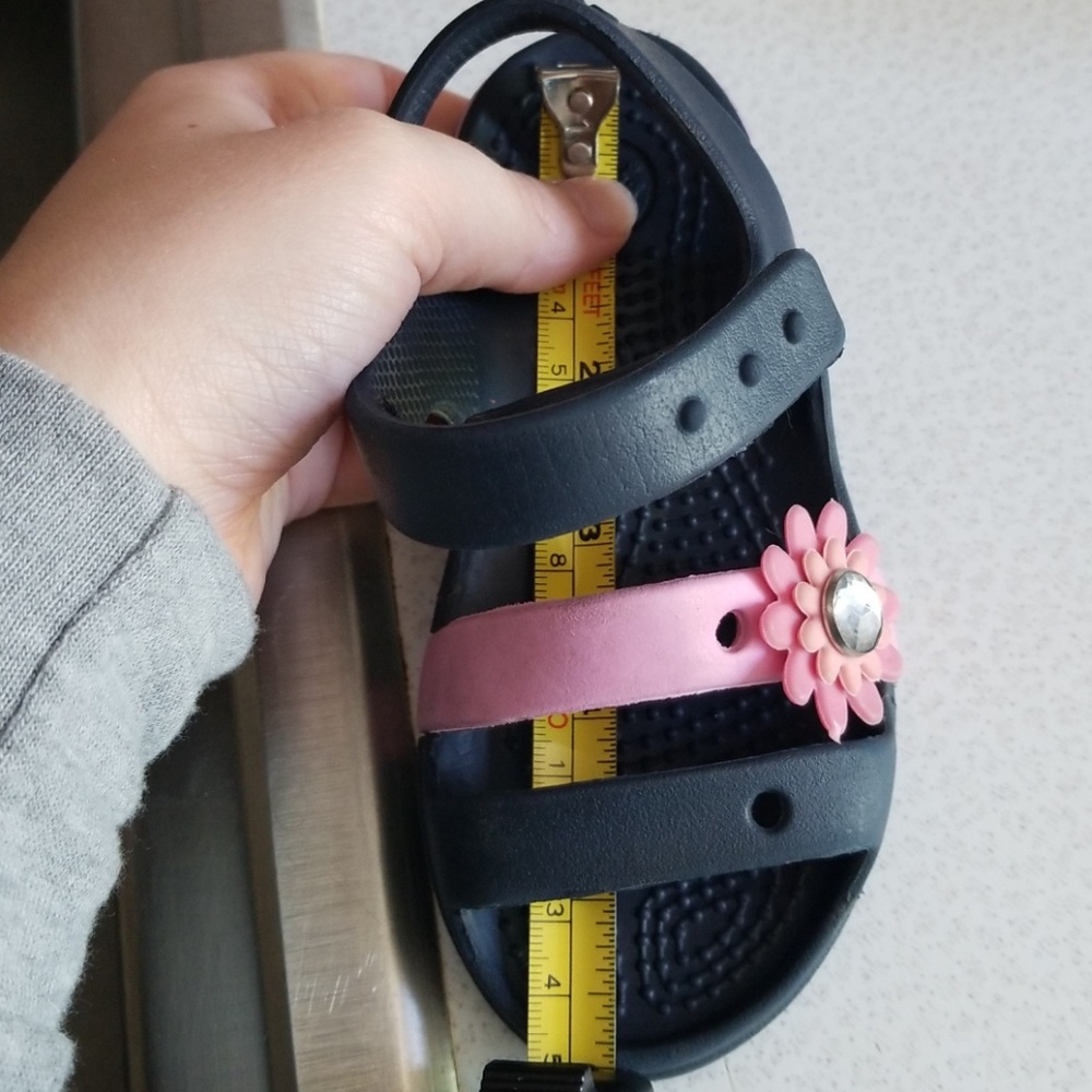 How To Measure Crocs - image 1